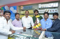 Yamini Bhaskar Launches Cellbay Mobile Store Photos